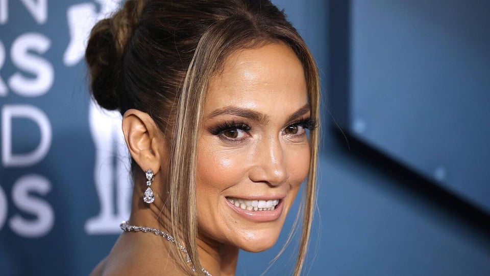 JLo quiso ‘presumir’ a sus hijos, pero la empleada doméstica les ‘roba’ el show (VIDEO)