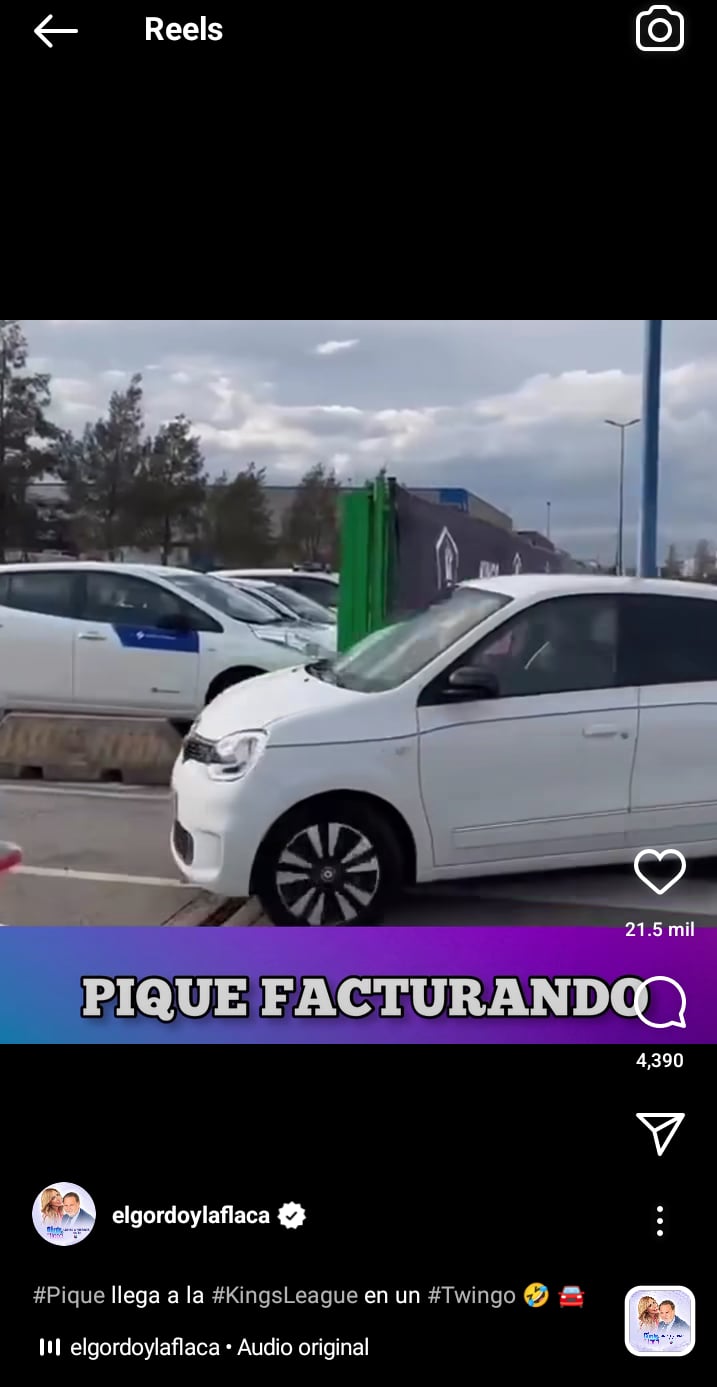 Piqué conduciendo un Twingo