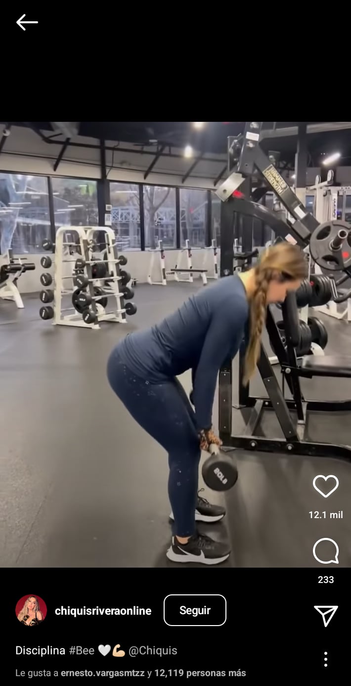Chiquis en ajustados leggings