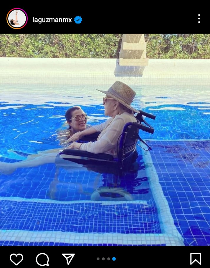 Silvia Pinal enseñando pierna