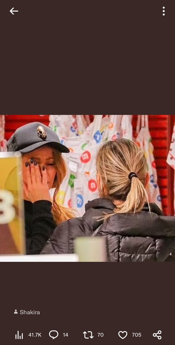 Shakira fue captada llorando