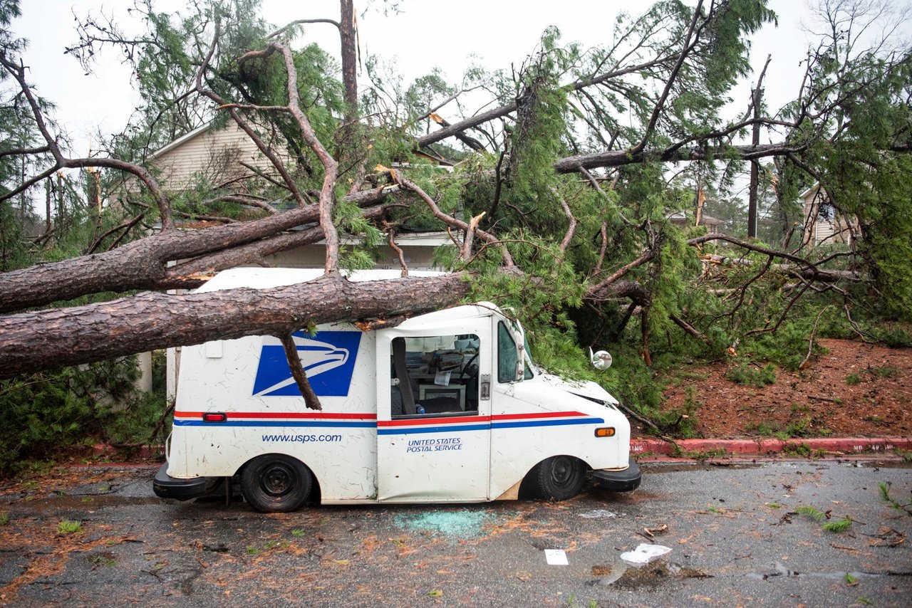 4 muertos en EEUU: Tormenta invernal deja inundaciones, aludes, fuertes vientos y avisos de tornados