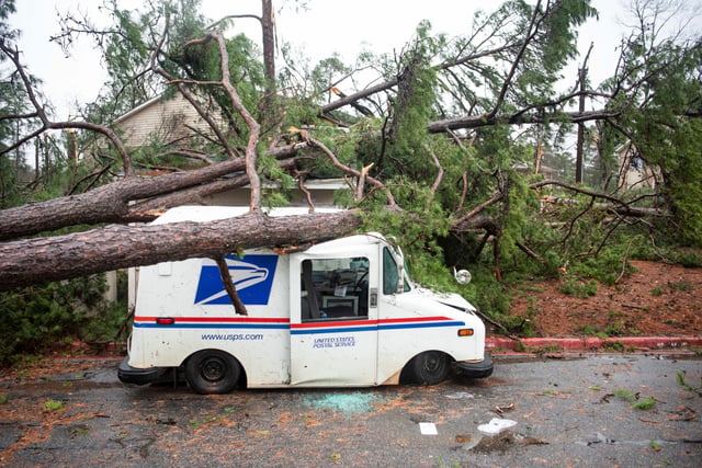 4 muertos en EEUU: Tormenta invernal deja inundaciones, aludes, fuertes vientos y avisos de tornados