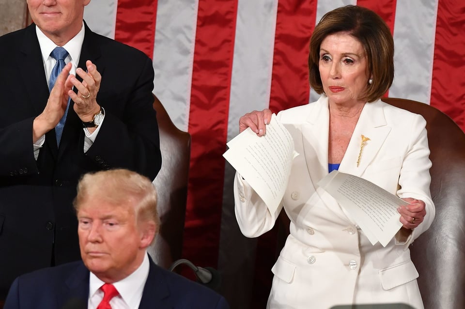Pelosi, tras romper State of the Union de Trump: «Fue un discurso muy sucio» featured image