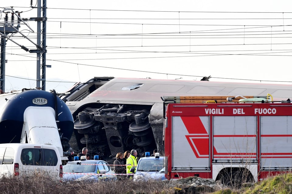 Tragedia en Italia: Tren descarrila y choca, al menos dos muertos y casi 30 heridos (VIDEO y FOTOS)