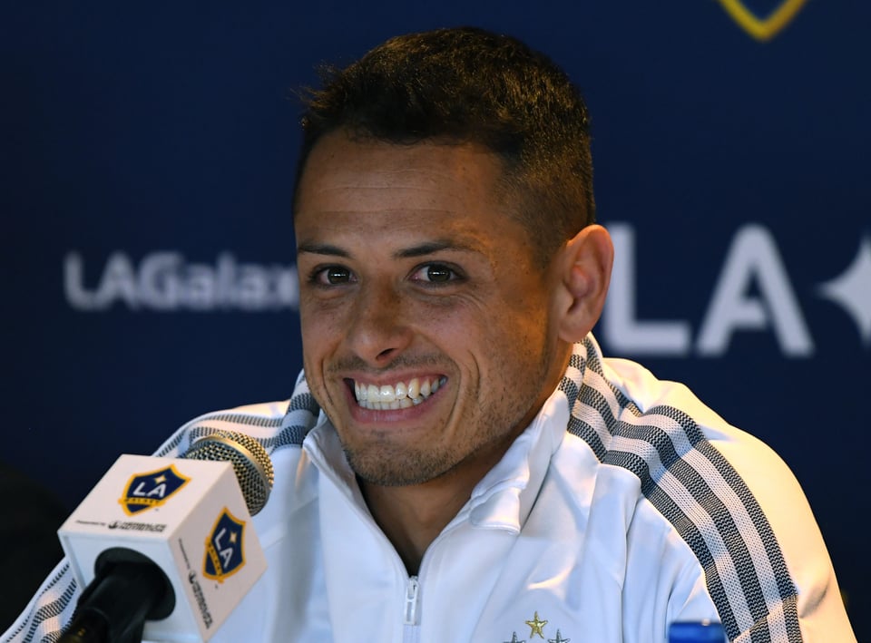 Chicharito es atacado por ‘aprovecharse’ del homenaje a Kobe Bryant para hacerse publicidad (FOTOS)