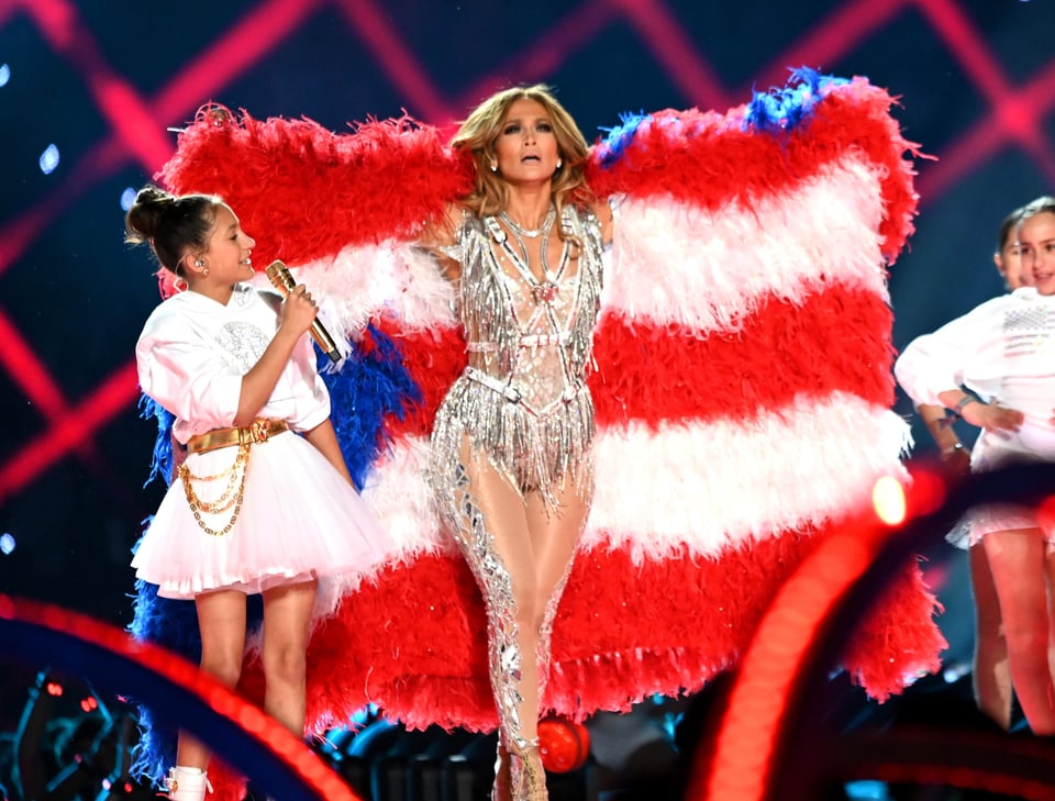 Peta Latino acusa a JLo de matar aves para hacer la bandera de Puerto Rico del Super Bowl halftime