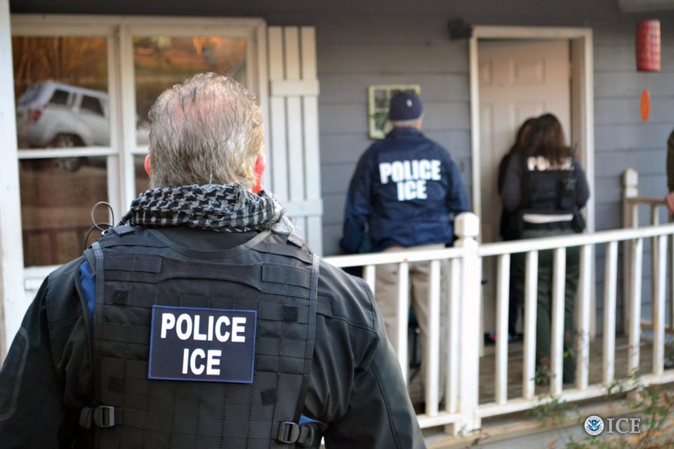 Policía de California desafía a Trump al no colaborar con ICE