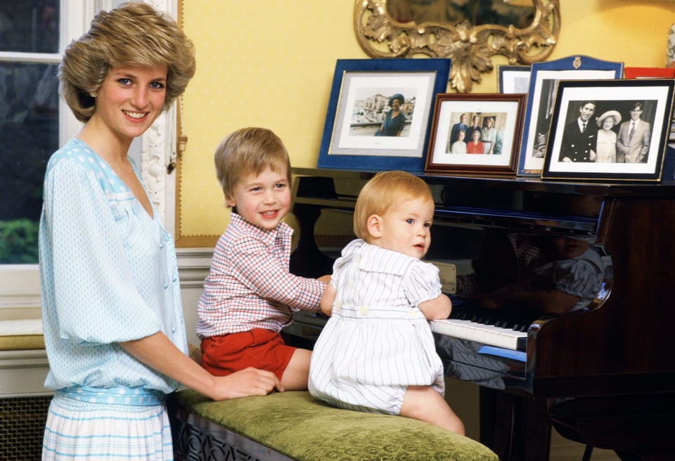 En pleno escándalo de la realeza por la ‘traición’ de Harry y Meghan, reaparece carta de Lady Di a sus hijos revelando ‘la verdad’ (FOTO) featured image