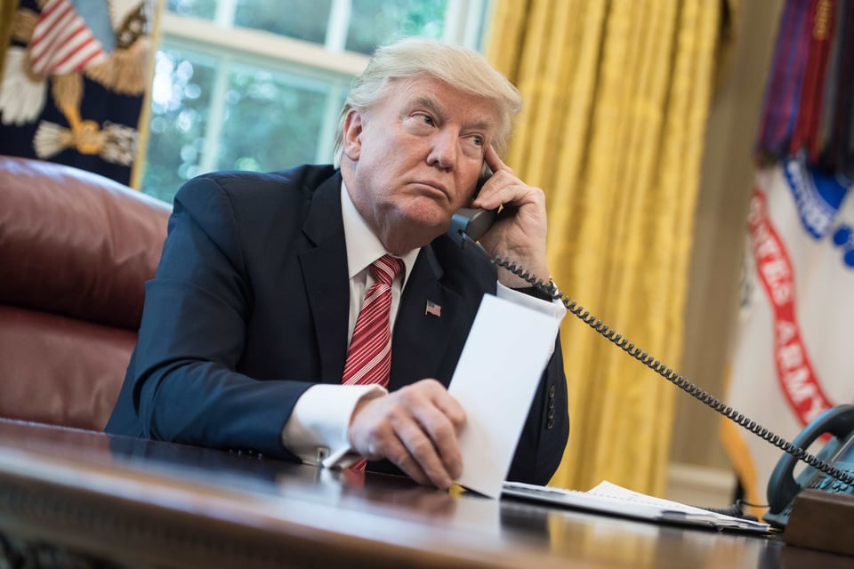 Padre hispano de estudiante muerto en tiroteo escolar de Colorado recibe llamada de Trump