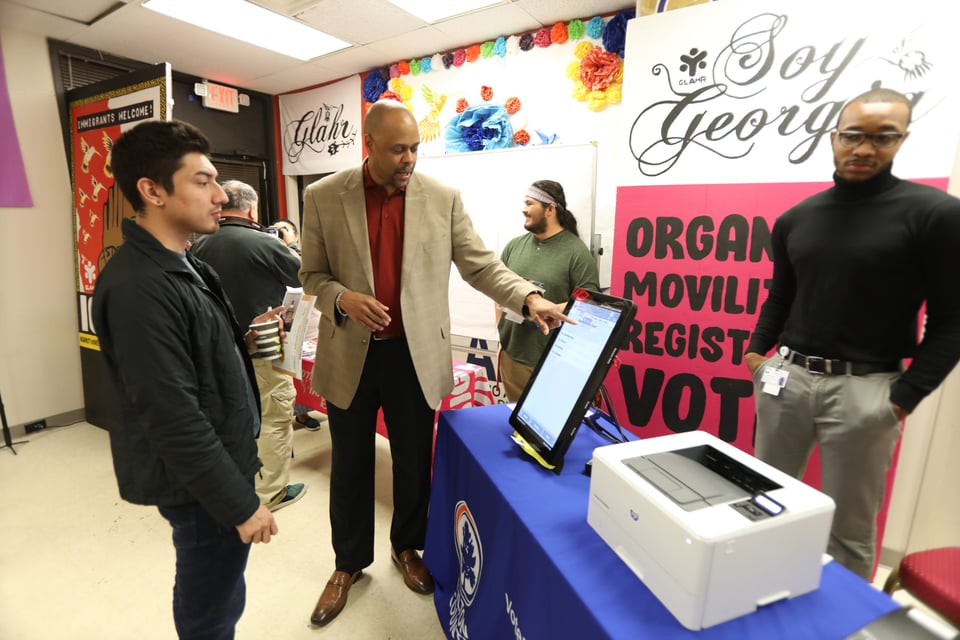 Verifican transparencia de nuevas máquinas de votación en Georgia