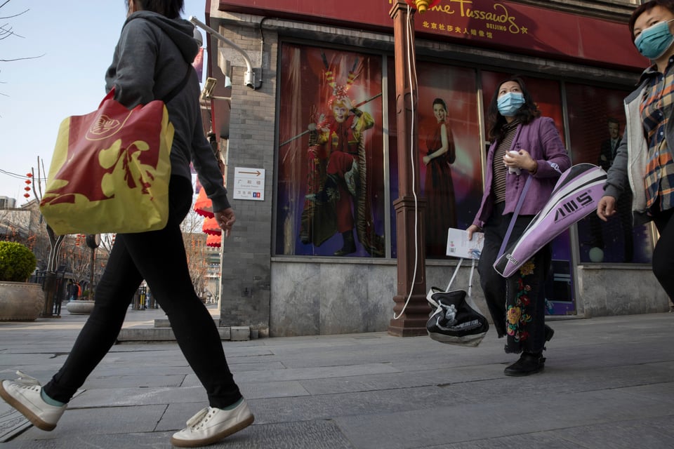 Termina cuarentena por coronavirus en parte de China mientras la quinta parte de la población del mundo se queda en casa por COVID-19