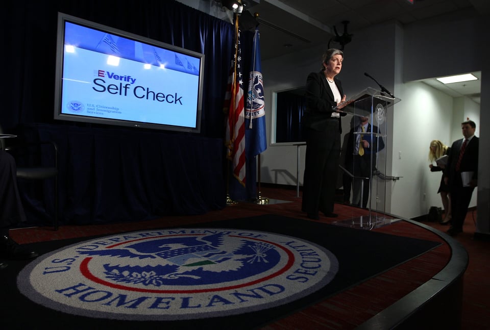 Senado de Florida aprueba proyecto de ley que verifica indocumentados
