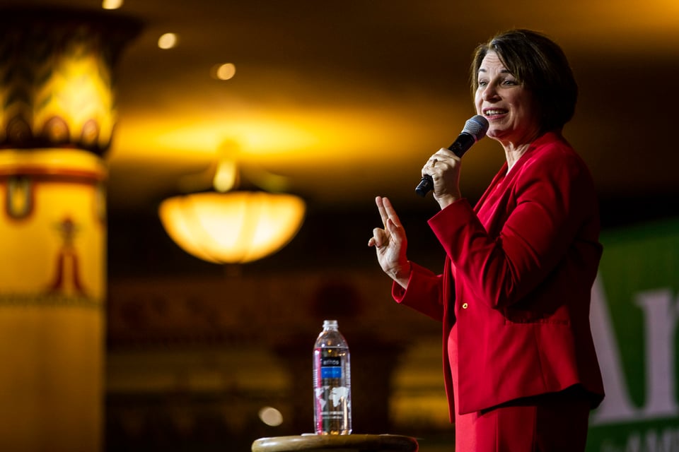 La senadora Amy Klobuchar abandona la carrera por la nominación demócrata