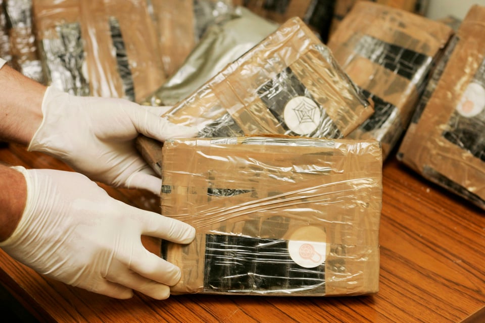 Detienen a agente del CBP con 18 kilos de cocaína en aeropuerto de Atlanta featured image