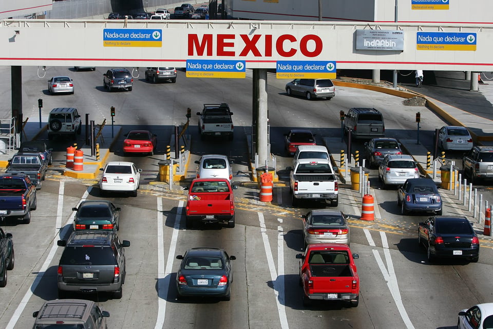 Trump anuncia cierre parcial de frontera con México por coronavirus