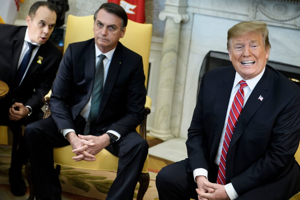 Presidente Trump considera veto a los viajes desde Brasil por el coronavirus