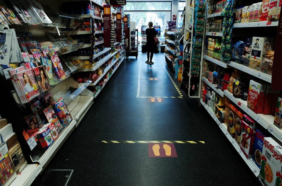 Muere empleado de supermercado y lo dejan tirado para no cerrar la tienda