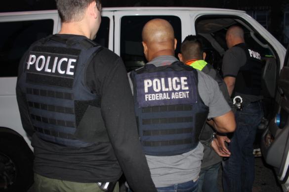 Florida: Hombre es detenido por la policía tras descubrirse lo que hacía con BMW