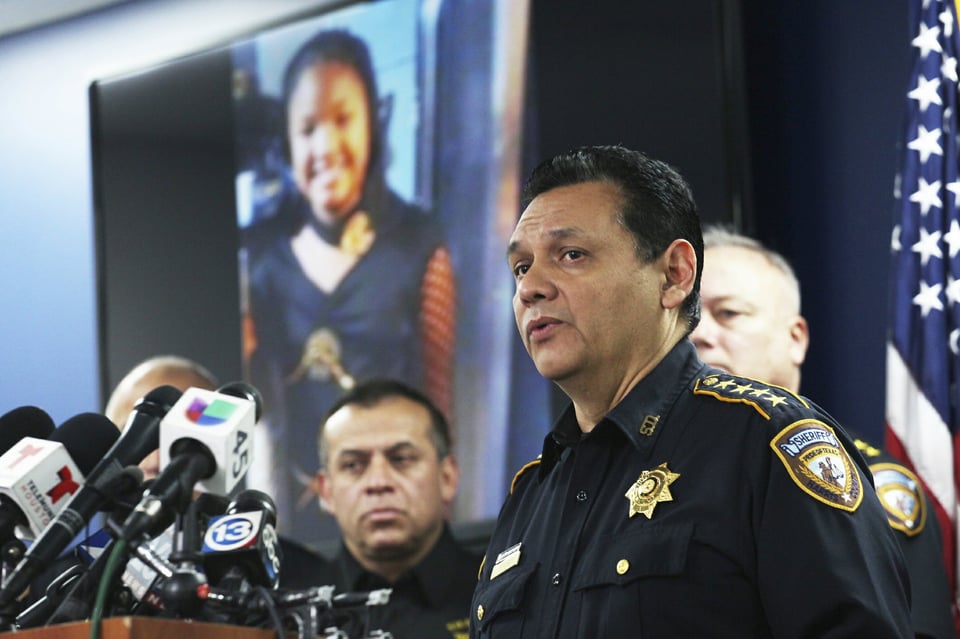 Buscan al responsable del asesinato de una niña en Texas (VIDEO)