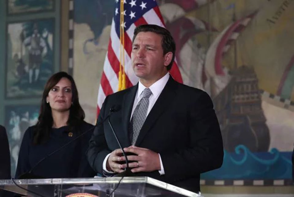 Florida: Gobernador quiere que estudiantes hagan prueba similar al examen de ciudadanía