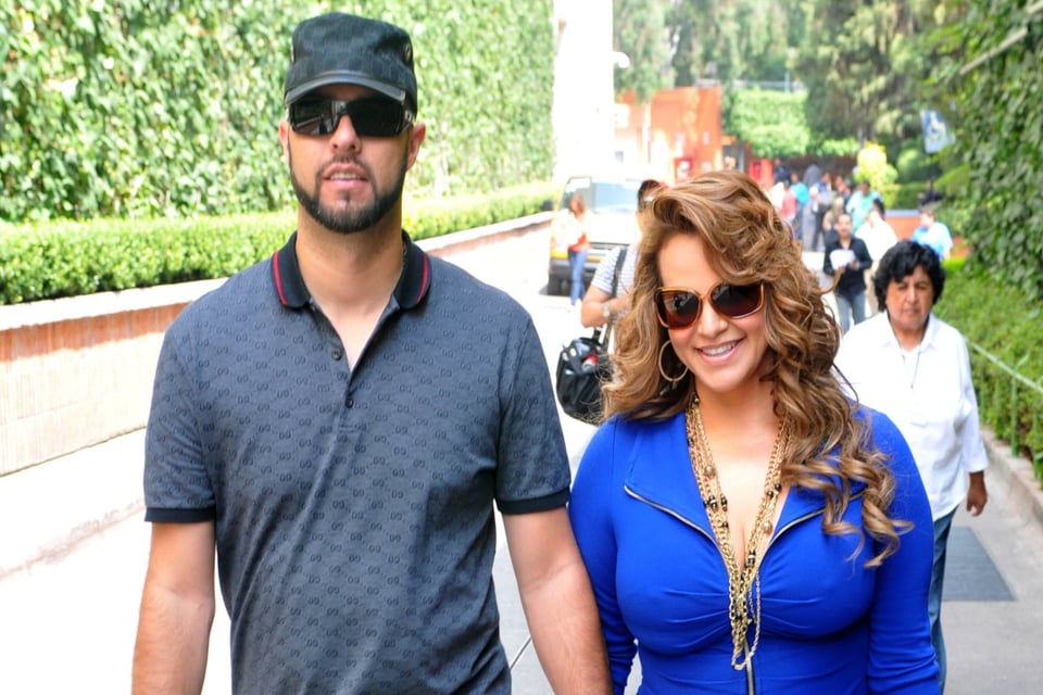 Reaparece la supuesta integrante del trío entre Chiquis Rivera y Esteban Loaiza y que era amiga de Jenni Rivera (FOTO)