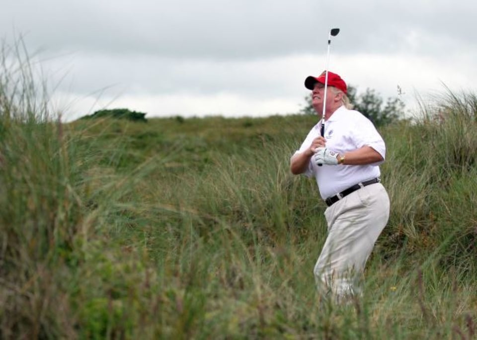 Trump dice que juega al golf «muy rápido» para hacer «un poco» de ejercicio