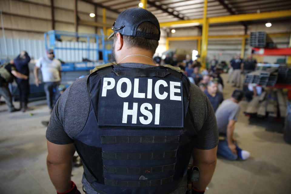 Hispano en Nebraska se declara culpable de llevar indocumentados a granjas