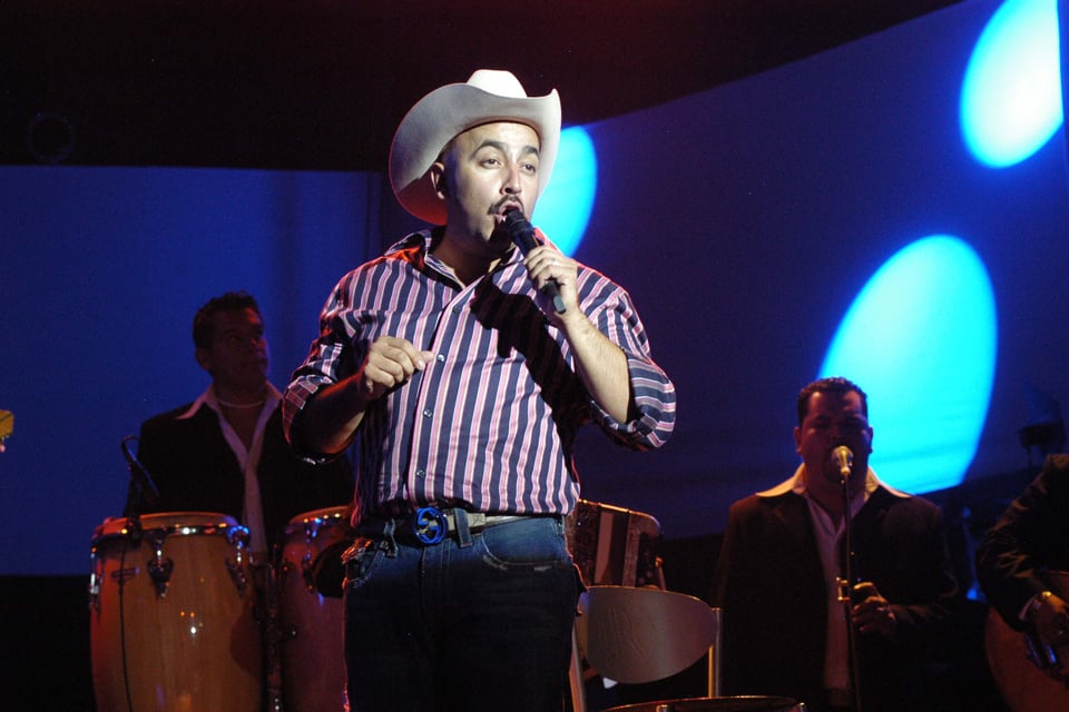 ¿Estrella porno? Hija de Lupillo Rivera aparece sin brasier y se baja la blusa (FOTO) featured image