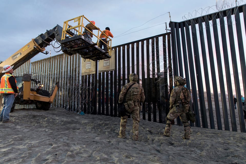 Gobierno de Trump quiere enviar más tropas para reforzar vallas fronterizas