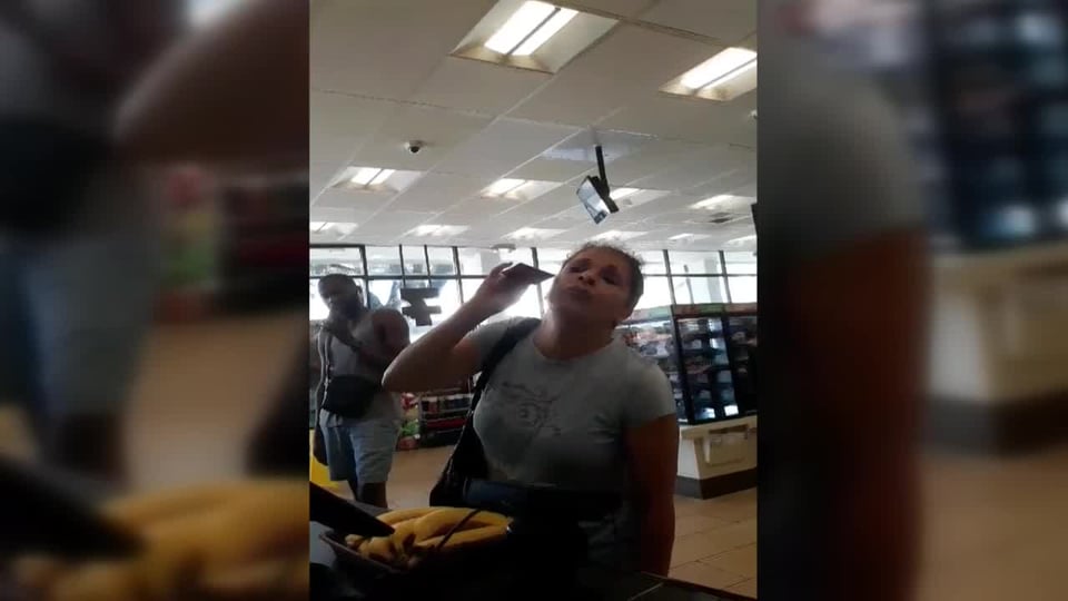 Racismo contra hispanos: Mujer insulta a hispano en un 7-Eleven