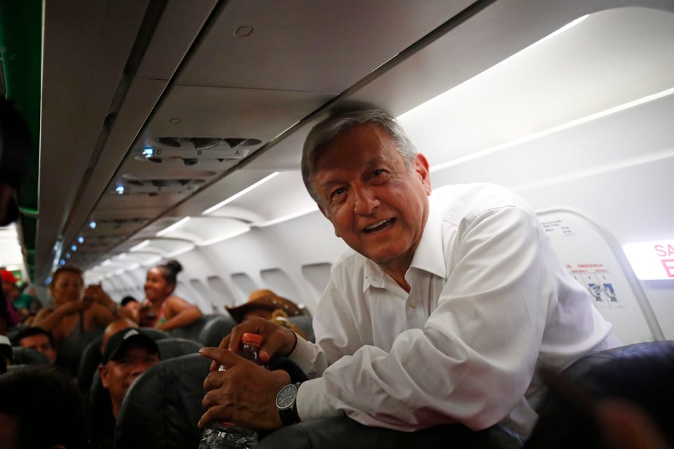 López Obrador queda varado cinco horas en aeropuerto; ¿cambia de opinión sobre venta del avión presidencial? (VIDEO)