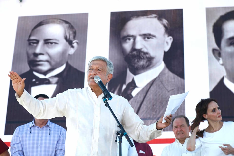 Funcionarios mexicanos desobedecen a López Obrador y se ponen sueldo más alto que el suyo