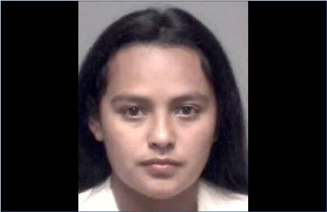 Acusan a mujer por quemar rostro de hijastra como “castigo” en Grand Prairie