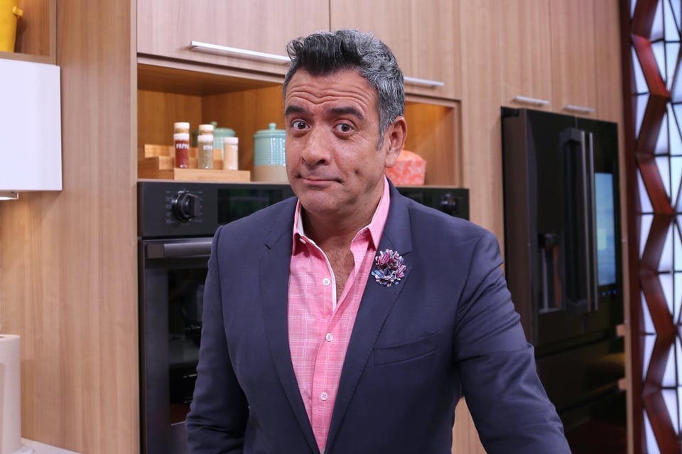 Sin trabajo y ahora Héctor Sandarti está de luto por dolorosa muerte (FOTO) featured image