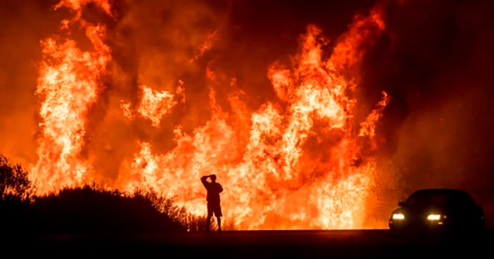 Explota refinería en Filadelfia y desata voraz incendio