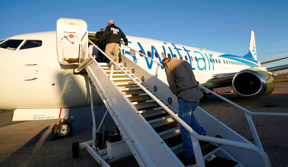 Vuelos con deportados por EE.UU., un gran negocio
