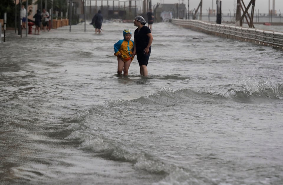 Tifón Mangkhut deja más de 66 muertos a su paso por China y Filipinas