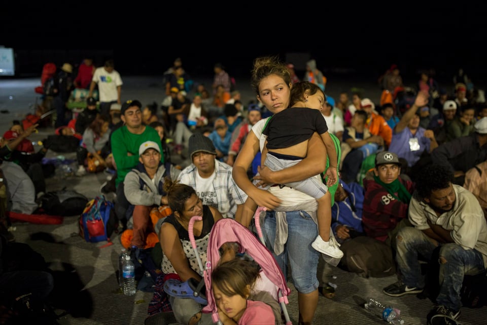 Resurge video de hondureña comiendo frijoles y las redes estallan
