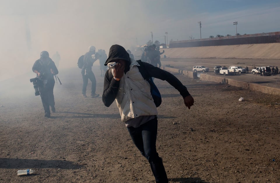 México reforzará seguridad fronteriza tras disturbios con migrantes (VIDEO)
