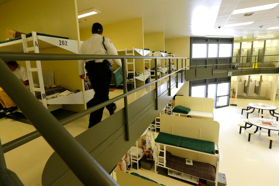Jueza permite apelación a retrasos en pedidos de asilo a inmigrantes