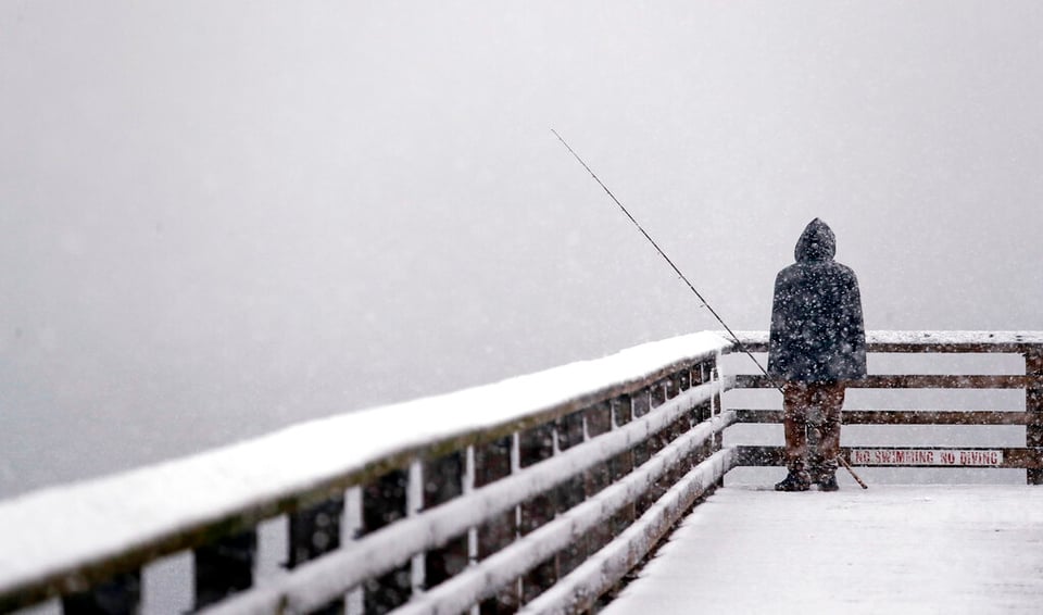 Tormentas de nieve cubren noroeste de EE.UU. y seguirá nevando