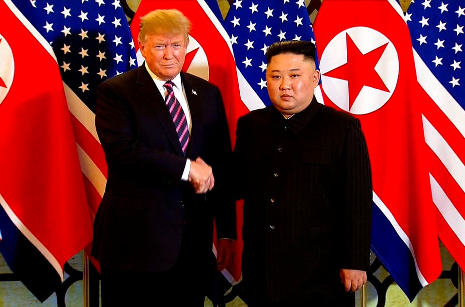 Trump y Kim se dan la mano en inicio de importante cumbre