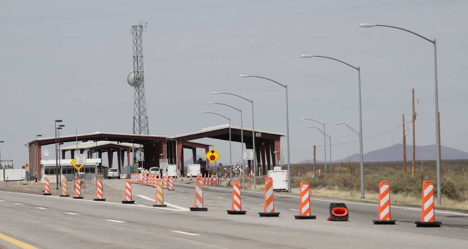 EE.UU. reasignará inspectores fronterizos tras aumento de cruce de indocumentados