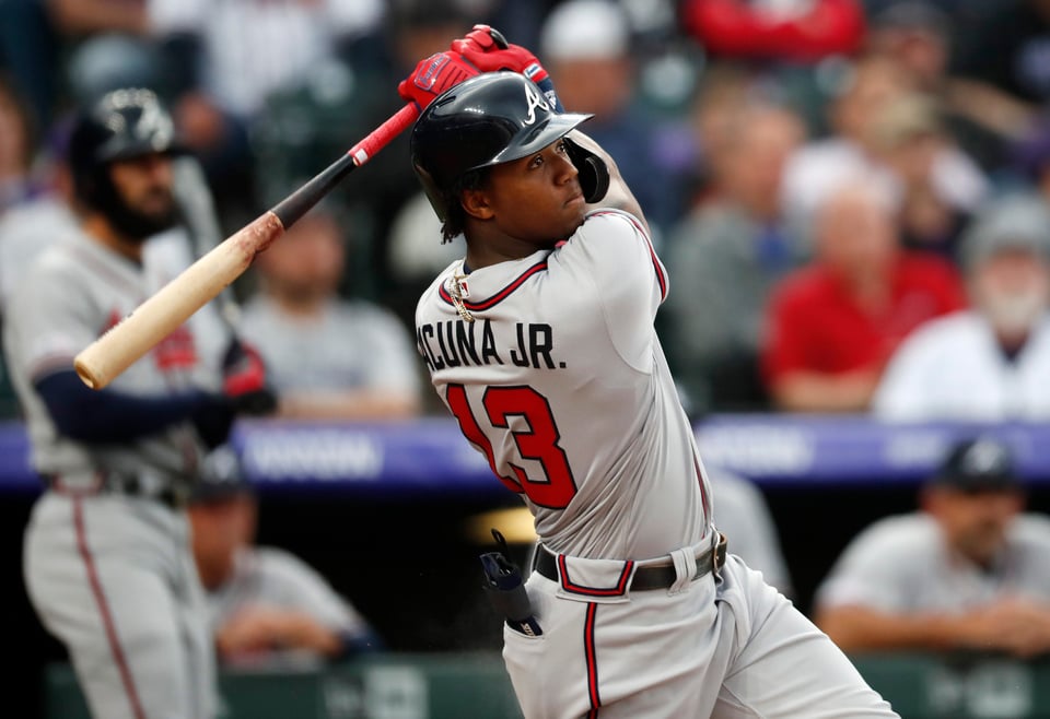 Acuña pega jonrón y Bravos aguantan para ganar a Rockies 8-6