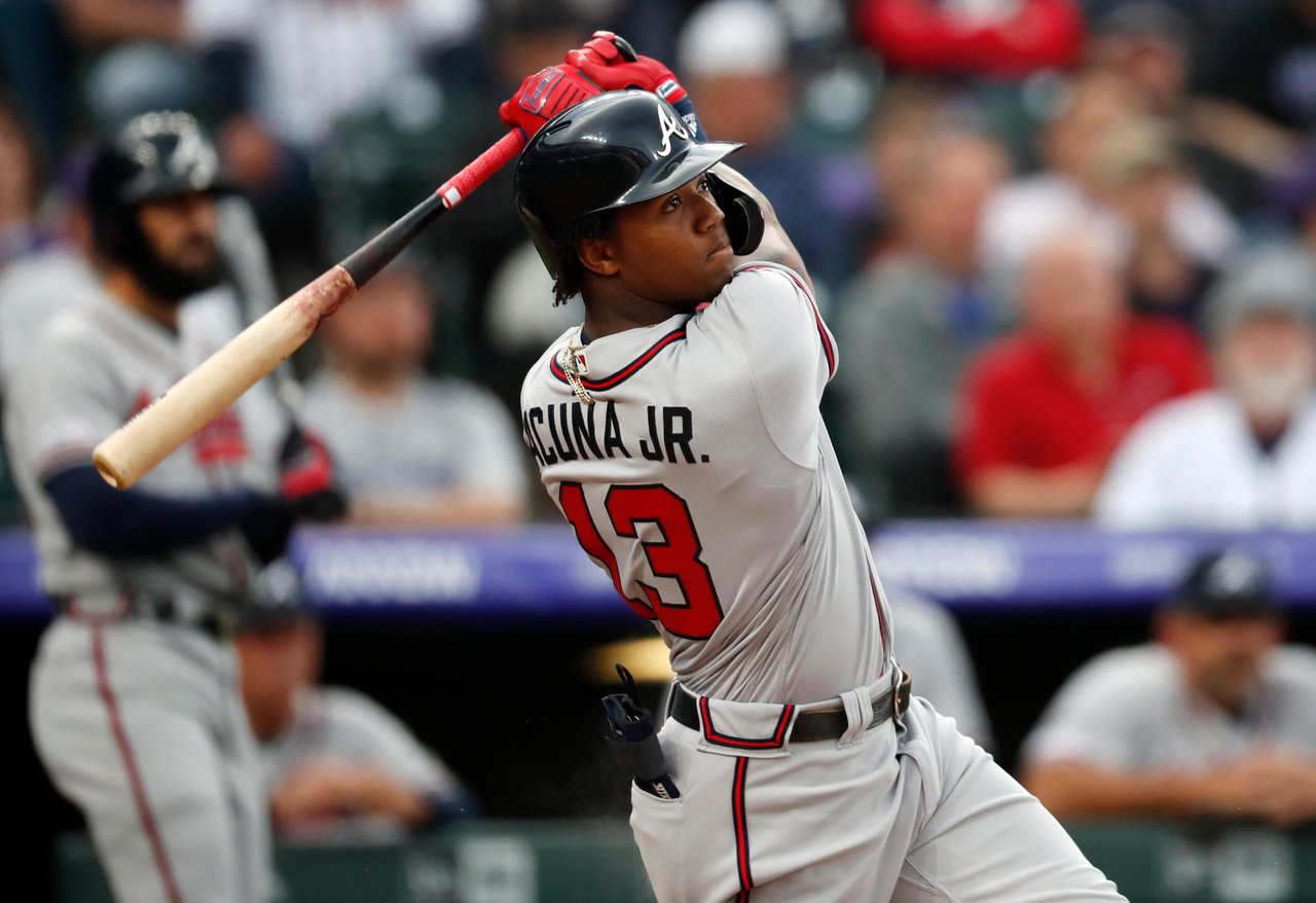 Acuña pega jonrón y Bravos aguantan para ganar a Rockies 8-6