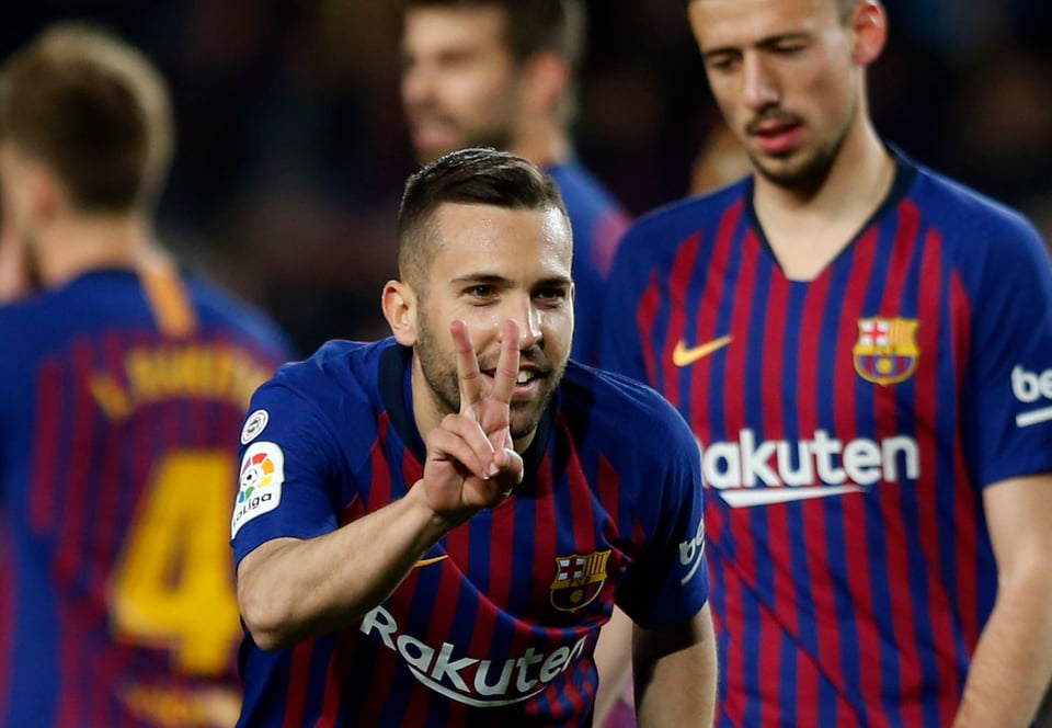Barcelona derrota 2-1 a Real Sociedad y se acerca al título