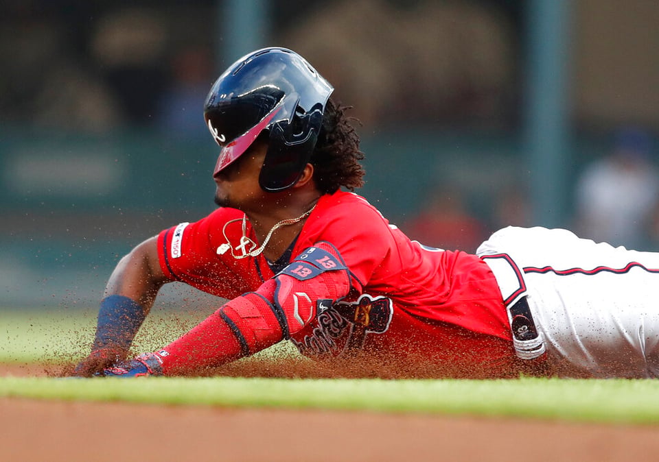 Swanson lideró festival de jonrones de Bravos y Dodgers blanqueó a Rojos
