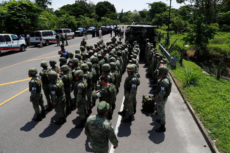 México frena caravana de migrantes en la frontera sur featured image