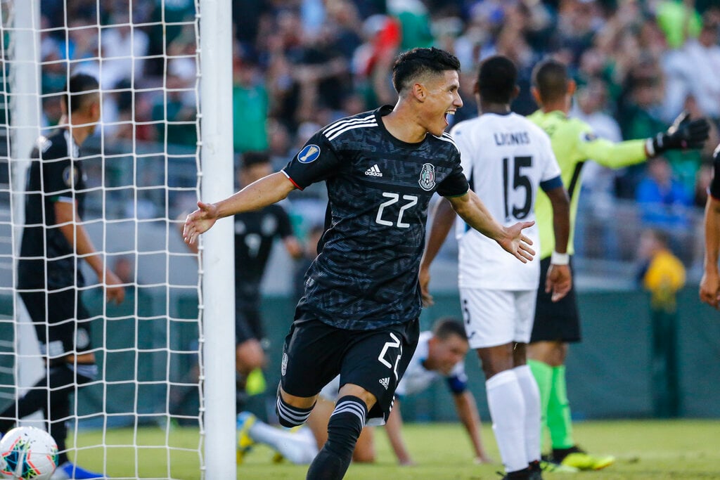 México golea a Cuba 7-0 en su debut en la Copa de Oro